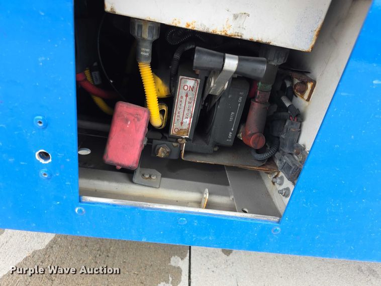 image for item FI0551 2015 Gillig  G27D102N4 shuttle bus