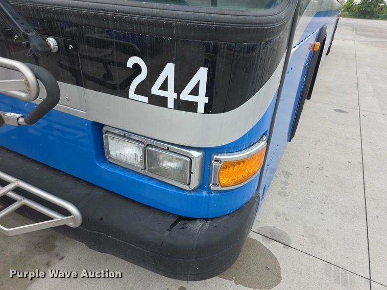 image for item FI0551 2015 Gillig  G27D102N4 shuttle bus