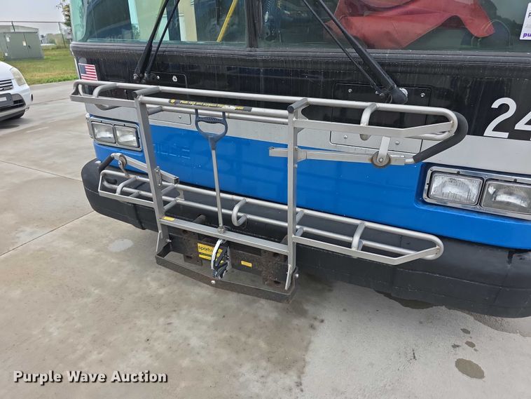 image for item FI0551 2015 Gillig  G27D102N4 shuttle bus