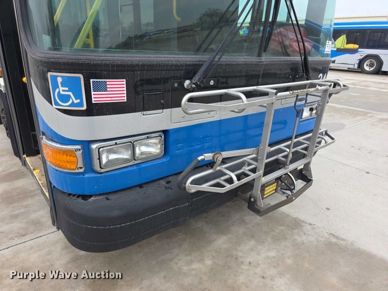 image for item FI0551 2015 Gillig  G27D102N4 shuttle bus