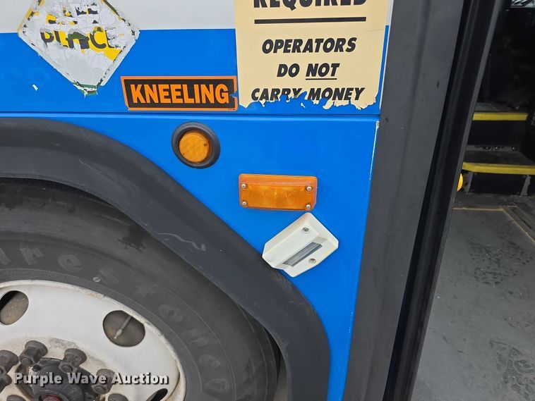 image for item FI0551 2015 Gillig  G27D102N4 shuttle bus