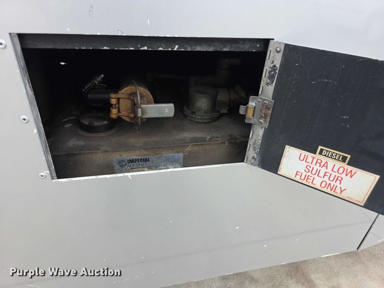 image for item FI0551 2015 Gillig  G27D102N4 shuttle bus