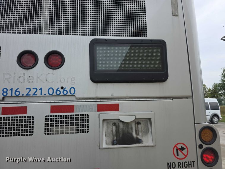 image for item FI0551 2015 Gillig  G27D102N4 shuttle bus