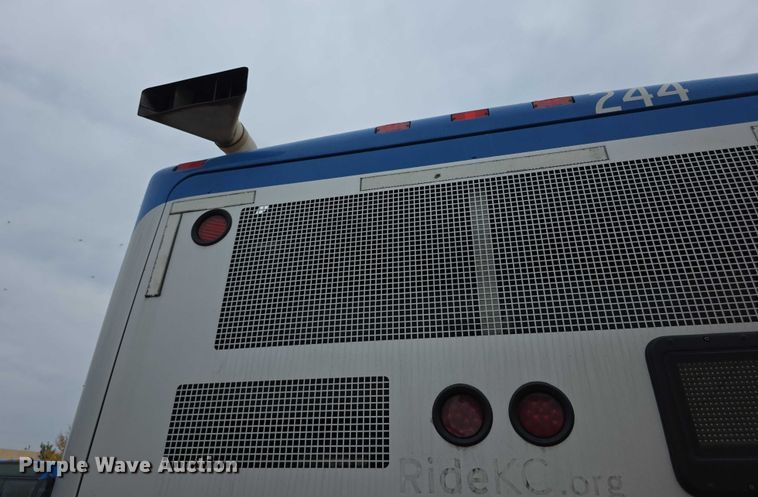 image for item FI0551 2015 Gillig  G27D102N4 shuttle bus