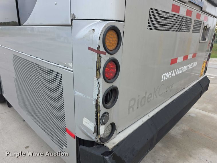 image for item FI0551 2015 Gillig  G27D102N4 shuttle bus