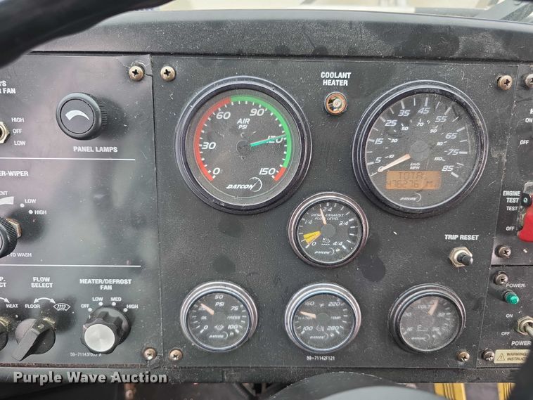 image for item FI0551 2015 Gillig  G27D102N4 shuttle bus