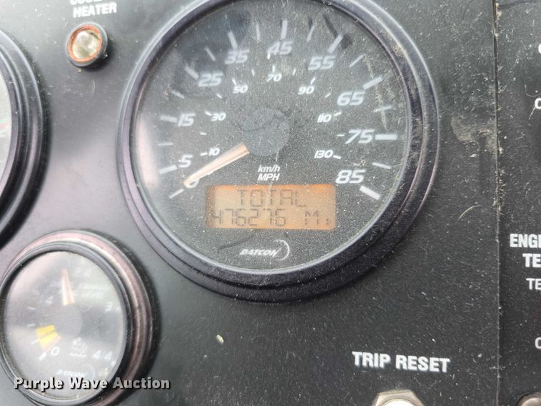 image for item FI0551 2015 Gillig  G27D102N4 shuttle bus