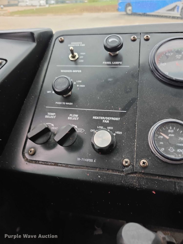 image for item FI0551 2015 Gillig  G27D102N4 shuttle bus