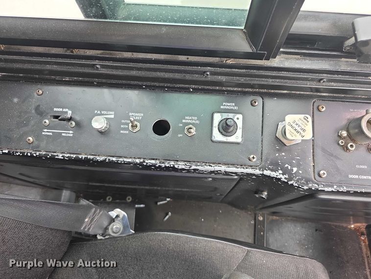 image for item FI0551 2015 Gillig  G27D102N4 shuttle bus