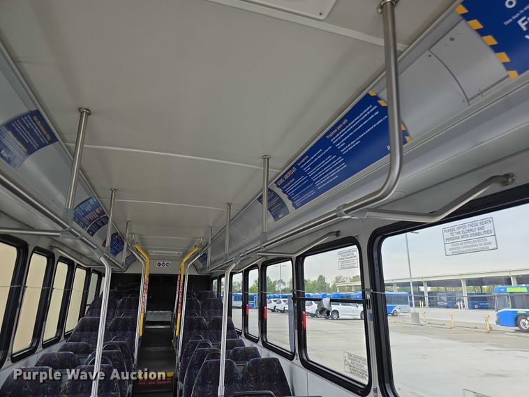 image for item FI0551 2015 Gillig  G27D102N4 shuttle bus