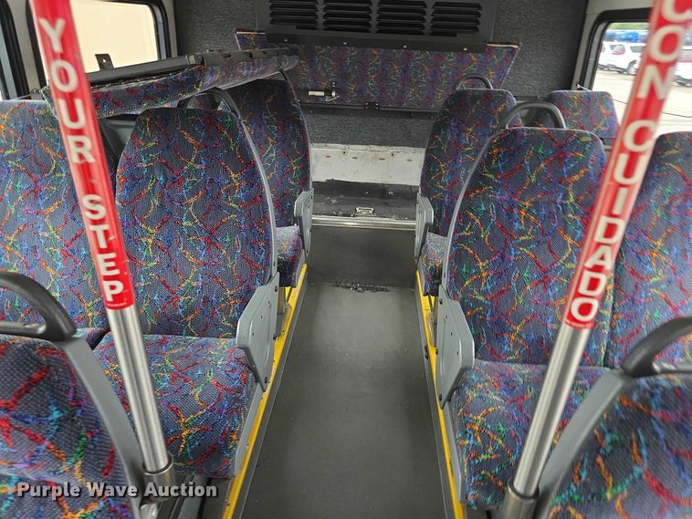 image for item FI0551 2015 Gillig  G27D102N4 shuttle bus