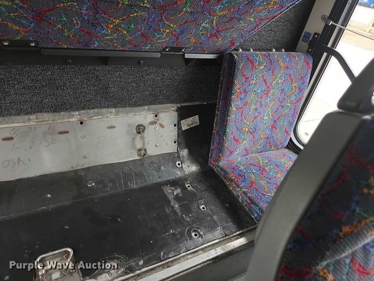 image for item FI0551 2015 Gillig  G27D102N4 shuttle bus