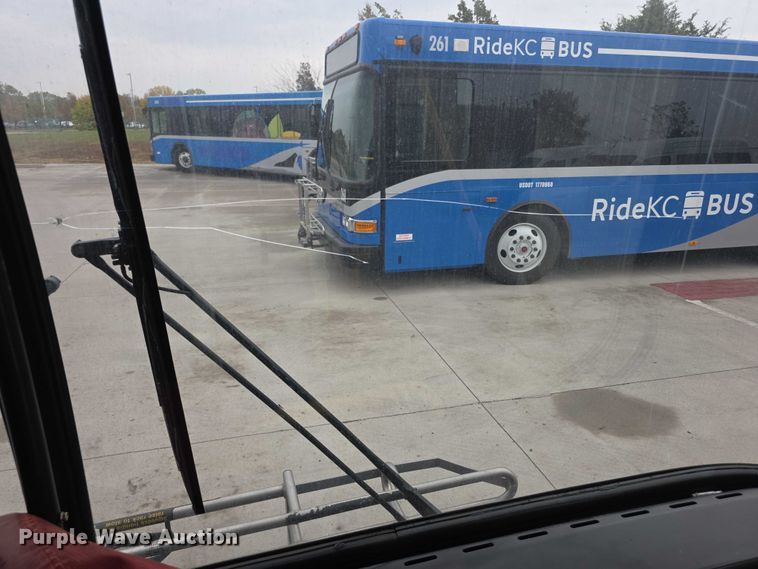 image for item FI0551 2015 Gillig  G27D102N4 shuttle bus