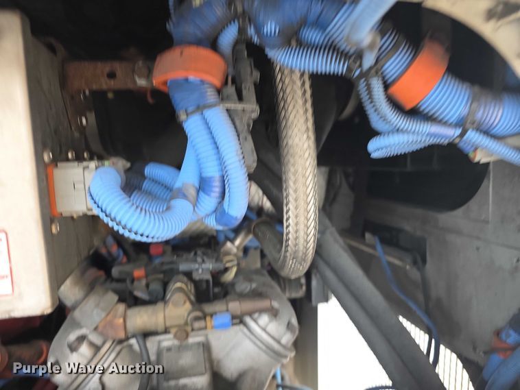 image for item FI0551 2015 Gillig  G27D102N4 shuttle bus