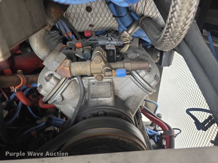 image for item FI0551 2015 Gillig  G27D102N4 shuttle bus