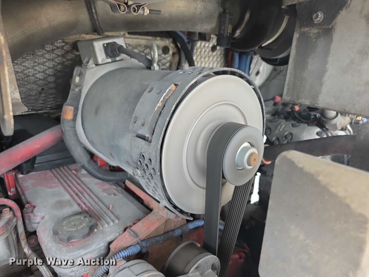 image for item FI0551 2015 Gillig  G27D102N4 shuttle bus