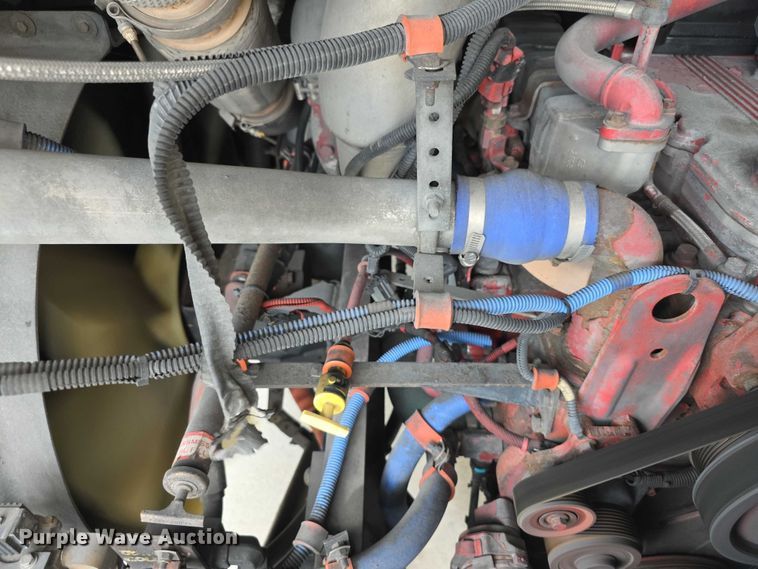 image for item FI0551 2015 Gillig  G27D102N4 shuttle bus