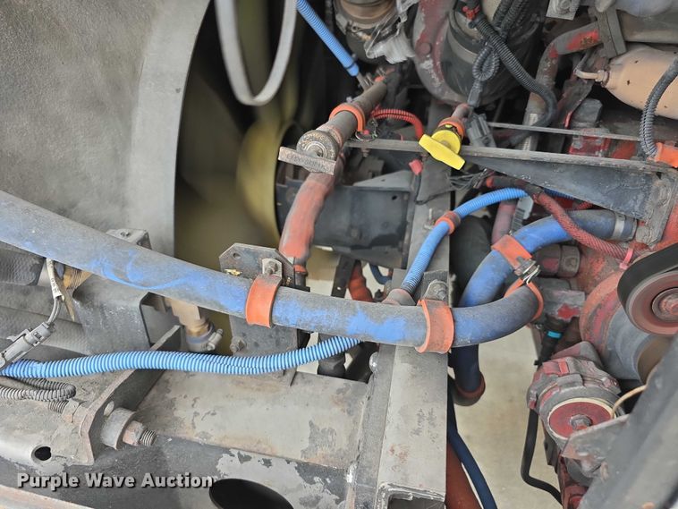 image for item FI0551 2015 Gillig  G27D102N4 shuttle bus