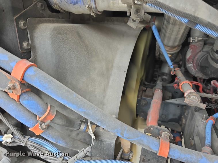 image for item FI0551 2015 Gillig  G27D102N4 shuttle bus