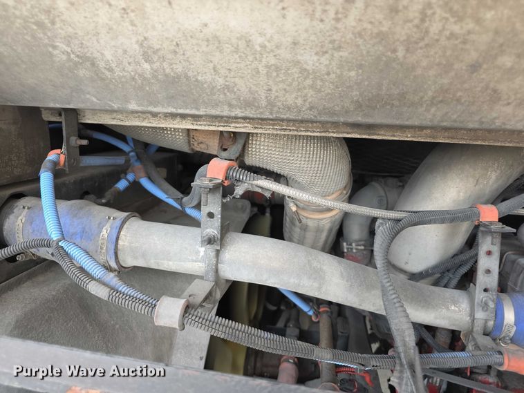 image for item FI0551 2015 Gillig  G27D102N4 shuttle bus