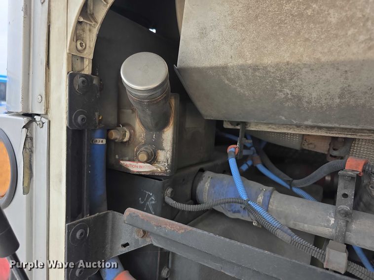 image for item FI0551 2015 Gillig  G27D102N4 shuttle bus