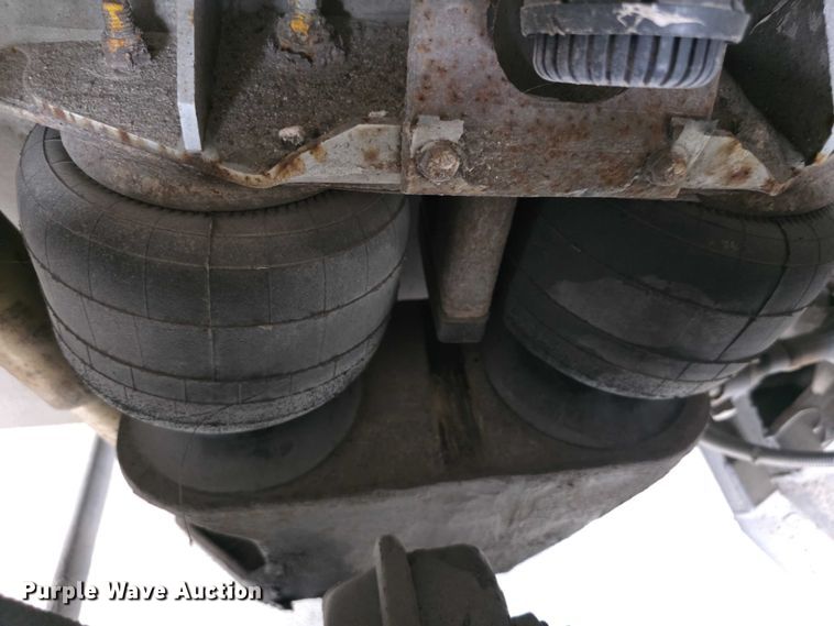 image for item FI0551 2015 Gillig  G27D102N4 shuttle bus