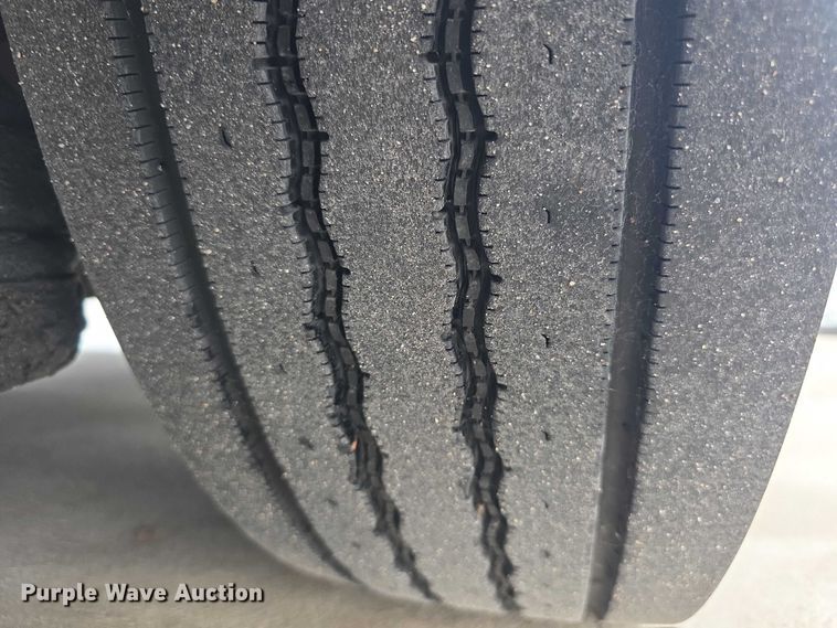 image for item FI0551 2015 Gillig  G27D102N4 shuttle bus