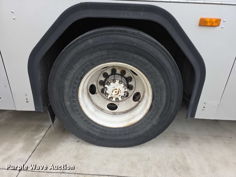 image for item FI0551 2015 Gillig  G27D102N4 shuttle bus