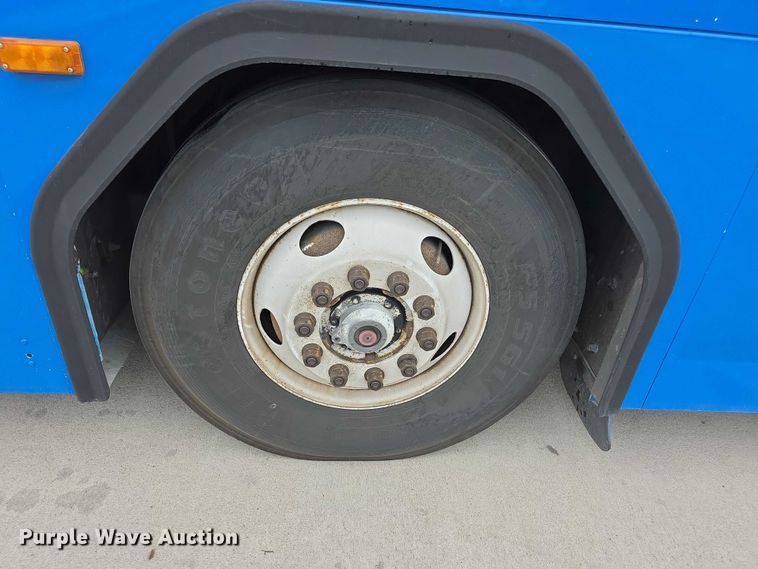 image for item FI0551 2015 Gillig  G27D102N4 shuttle bus