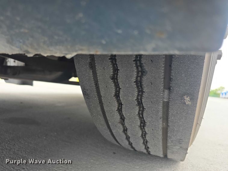 image for item FI0551 2015 Gillig  G27D102N4 shuttle bus