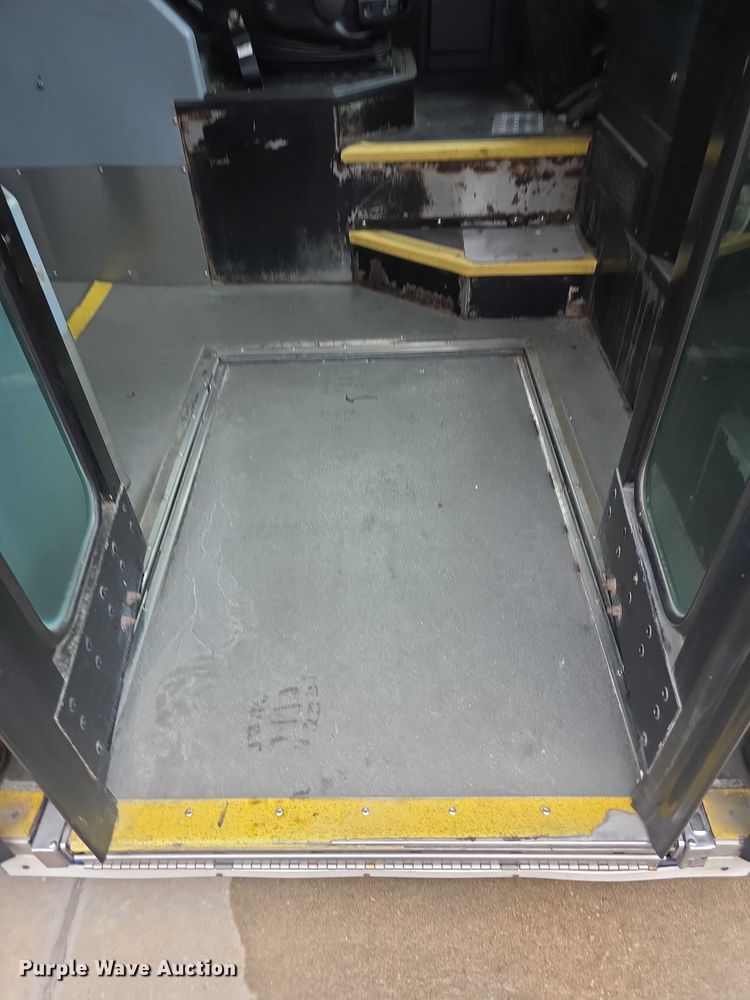 image for item FI0552 2006 Gillig  G29D102N4 coach bus