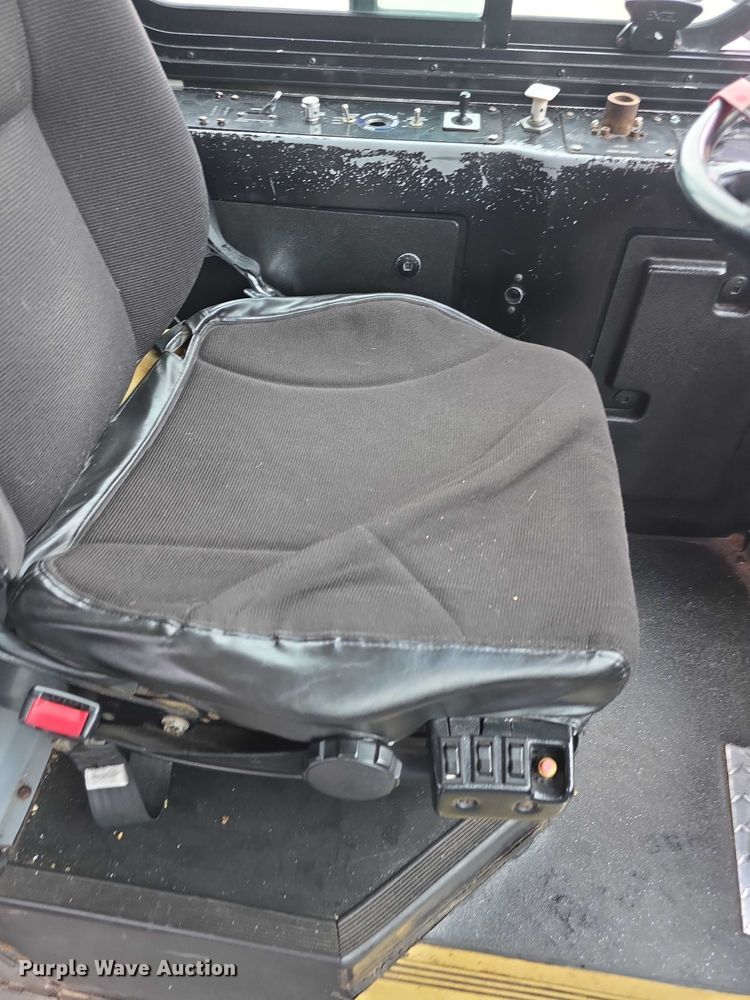 image for item FI0552 2006 Gillig  G29D102N4 coach bus