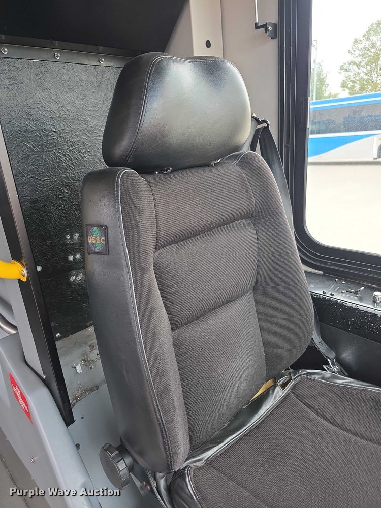 image for item FI0552 2006 Gillig  G29D102N4 coach bus