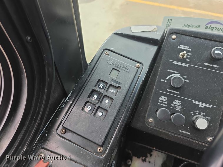 image for item FI0552 2006 Gillig  G29D102N4 coach bus