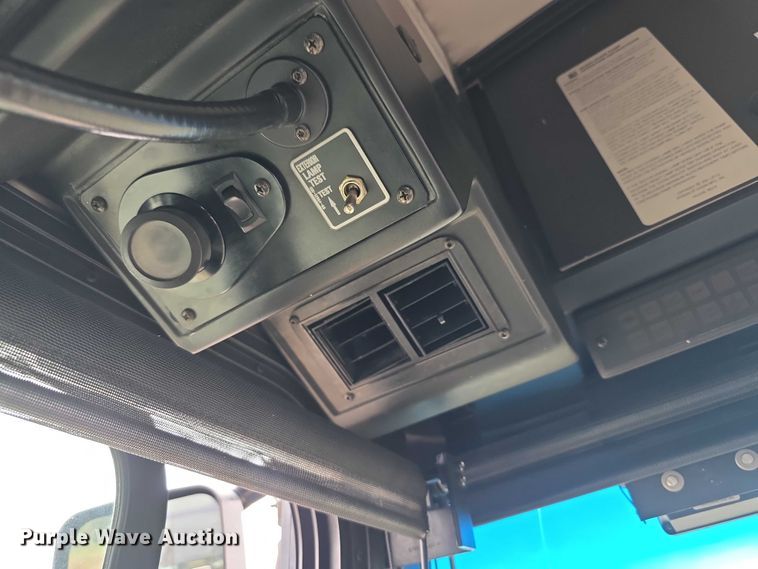 image for item FI0552 2006 Gillig  G29D102N4 coach bus