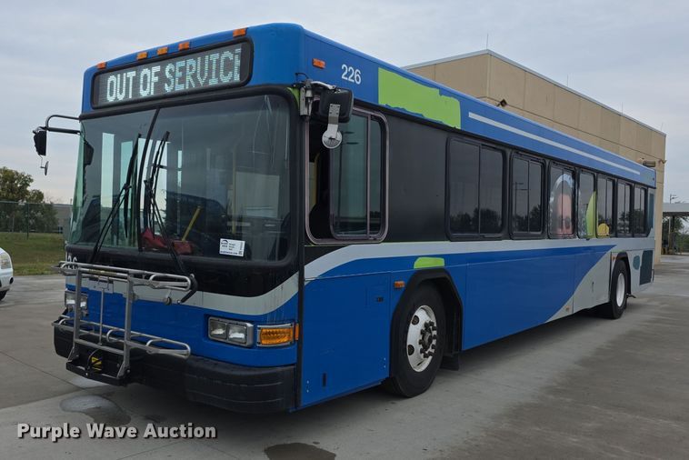 image for item FI0553 2011 Gillig  G27D102N4 shuttle bus