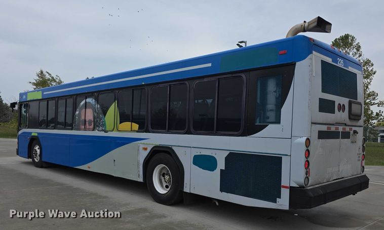 image for item FI0553 2011 Gillig  G27D102N4 shuttle bus