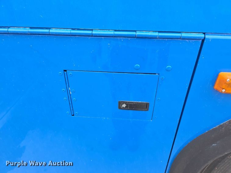 image for item FI0553 2011 Gillig  G27D102N4 shuttle bus