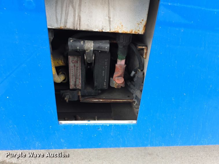 image for item FI0553 2011 Gillig  G27D102N4 shuttle bus