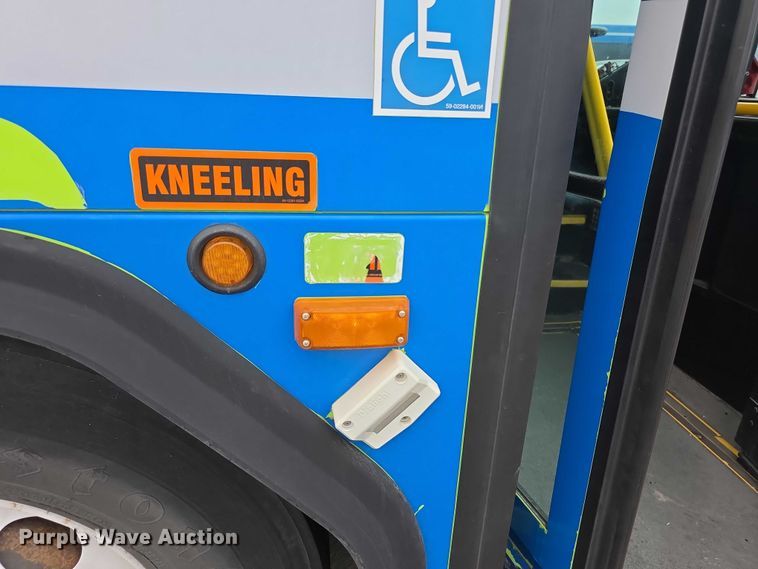 image for item FI0553 2011 Gillig  G27D102N4 shuttle bus