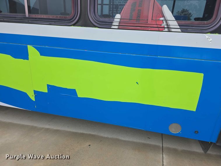 image for item FI0553 2011 Gillig  G27D102N4 shuttle bus