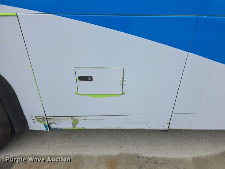 image for item FI0553 2011 Gillig  G27D102N4 shuttle bus