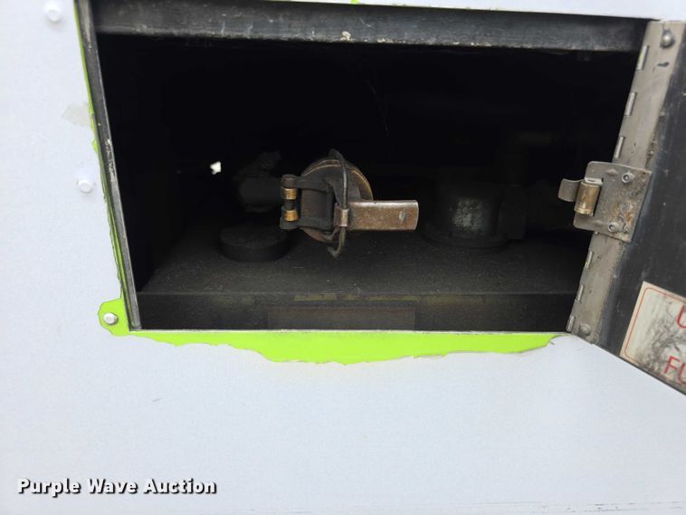 image for item FI0553 2011 Gillig  G27D102N4 shuttle bus