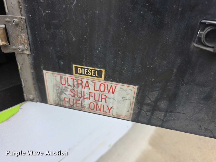 image for item FI0553 2011 Gillig  G27D102N4 shuttle bus