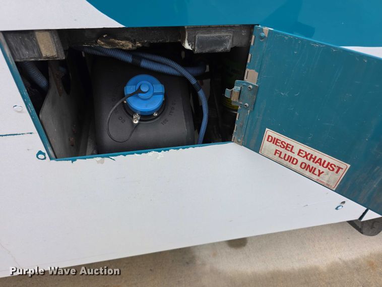 image for item FI0553 2011 Gillig  G27D102N4 shuttle bus