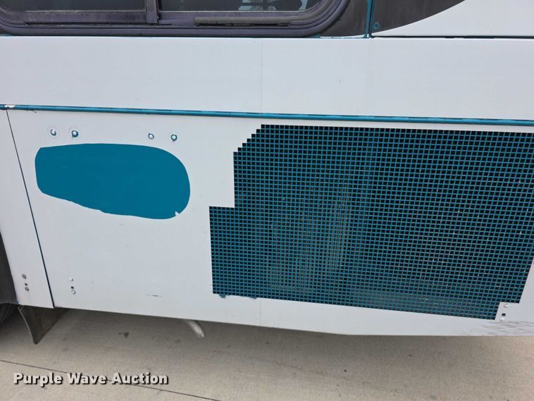 image for item FI0553 2011 Gillig  G27D102N4 shuttle bus