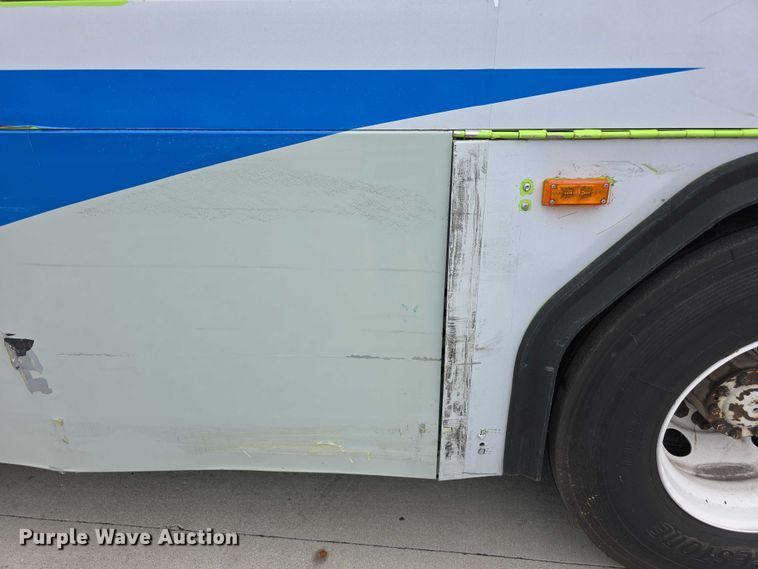 image for item FI0553 2011 Gillig  G27D102N4 shuttle bus