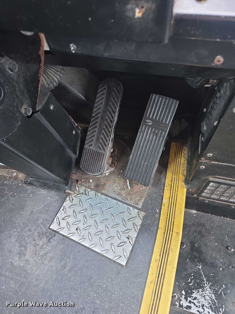 image for item FI0553 2011 Gillig  G27D102N4 shuttle bus