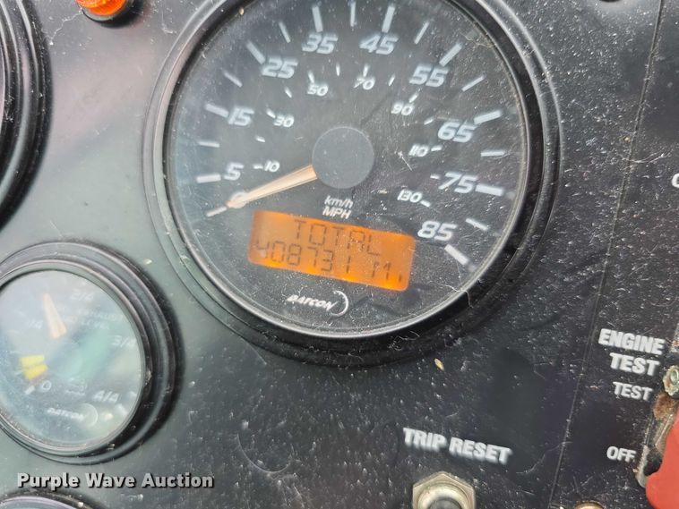 image for item FI0553 2011 Gillig  G27D102N4 shuttle bus