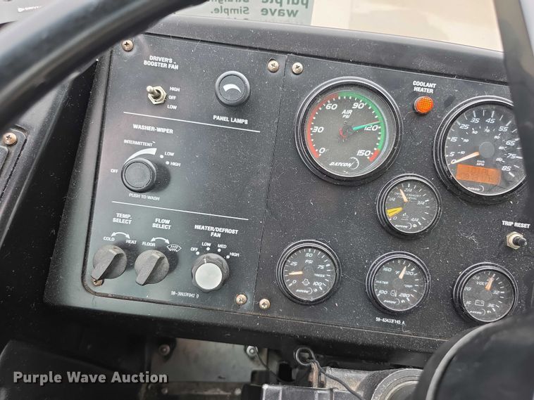 image for item FI0553 2011 Gillig  G27D102N4 shuttle bus